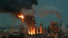 美國煉油廠爆炸後油價大幅上漲