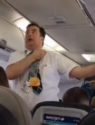 戲精!西捷航空男空乘爆笑講解安全須知 乘客笑翻-海運拚箱價格