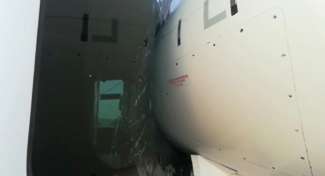 圖集|西班牙機場擺渡車與(yu) Air Nostrum飛機相撞-空運訂艙