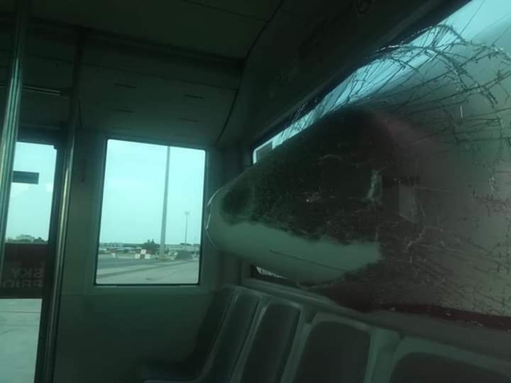 圖集|西班牙機場擺渡車與(yu) Air Nostrum飛機相撞-空運訂艙