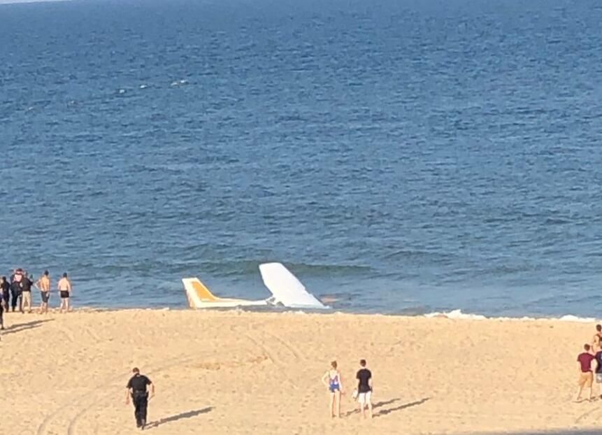 美一架輕型飛機引擎出故障迫降海上 飛行員生還-澳大利亞(ya) 國際空運