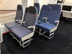 新款可移動性飛機座椅麵世 中間位退後解決手肘之爭-國際快遞拚箱價格