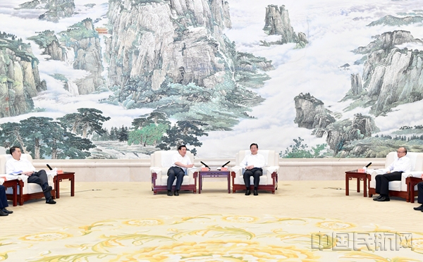 馮(feng) 正霖會(hui) 見河北省委書(shu) 記王東(dong) 峰、省長許勤一行