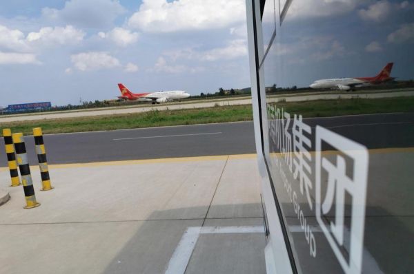 為(wei) 您“帶鹽” 鄭州機場機務的十二時辰-空運查詢