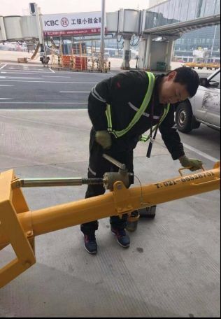 為(wei) 您“帶鹽” 鄭州機場機務的十二時辰-空運查詢