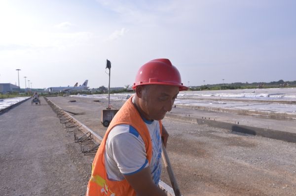 200餘(yu) 人奮戰三峽機場二期工程一線-日本空運
