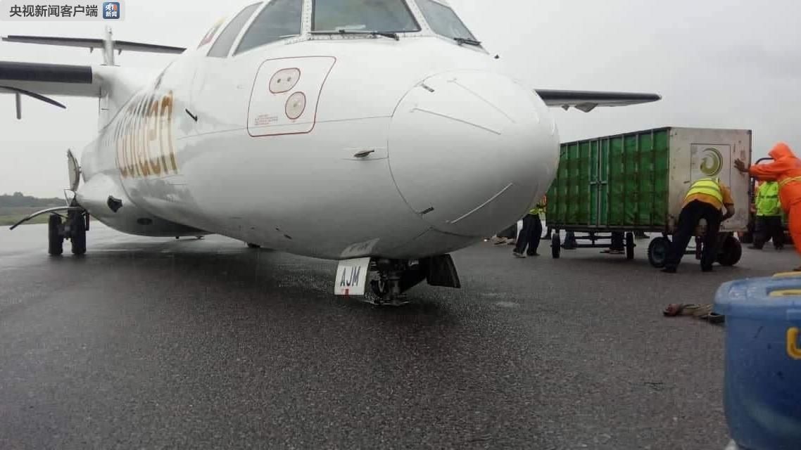 前起落架斷裂！緬甸一架ATR-72降落時衝(chong) 出跑道
