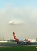 視頻：阿聯酋航空一架A380衝破濃霧降落英國機場-貨運代理