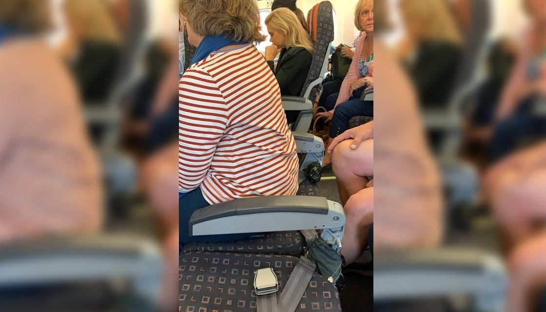 易捷航空航班上驚現無靠背座椅 還要網友刪照片