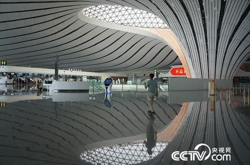 大興(xing) 機場啟航倒計時！“金鳳淩空”之姿先睹為(wei) 快-海運拚箱價(jia) 格