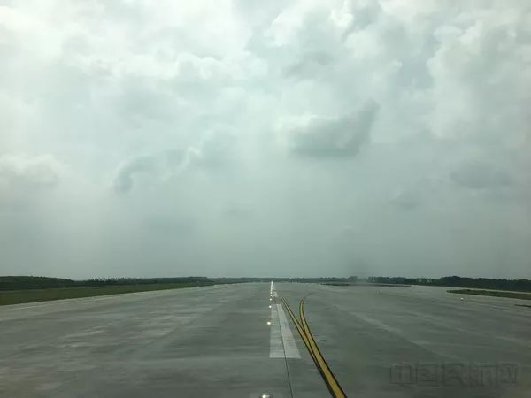 全球首次！大興(xing) 機場第二階段飛行校驗：雙機同時升空-上海國際快遞