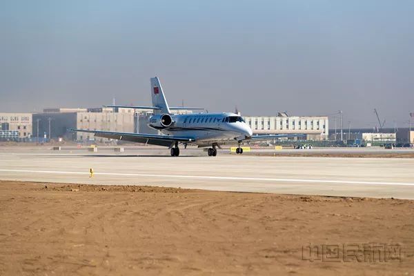 全球首次！大興(xing) 機場第二階段飛行校驗：雙機同時升空-上海國際快遞