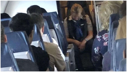 高空執勤時喝得酩酊大醉 美空姐被開除並麵臨(lin) 6月監禁