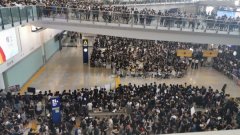 香港機場恢複辦登機手續，黑衣人揚言“再接機”-以色列的空運