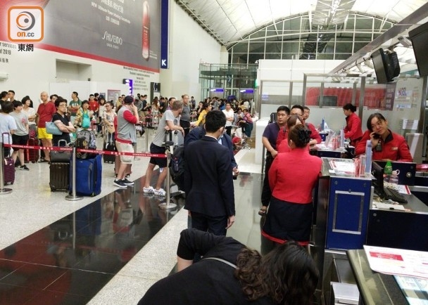 香港機場恢複辦登機手續，黑衣人揚言“再接機”-以色列的空運