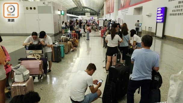 香港機場恢複辦登機手續，黑衣人揚言“再接機”-以色列的空運