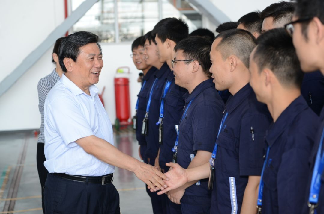 馮(feng) 正霖慰問華夏航空一線班組。中國民航報記者 陸二佳攝