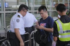 特寫：那些在香港國際機場急盼回家的旅客-卡塔爾的空運