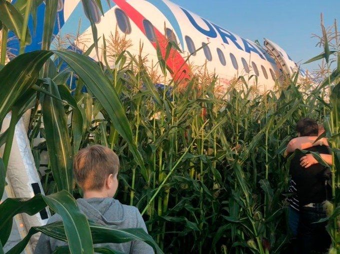 烏(wu) 拉爾航空機長:雙發失效 盡可能降落在更軟的地方
