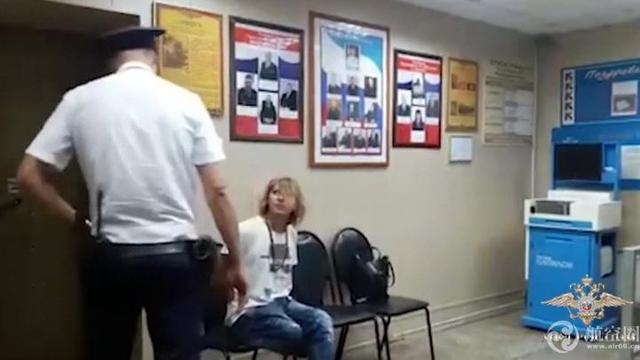 男子辱罵空姐用頭撞窗戶 烏(wu) 拉爾航空客機半夜緊急備降-空運查詢
