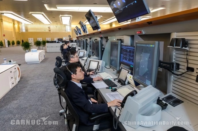 全國最大終端管製中心正式運行 “兩(liang) 市三場”由此指揮。華北空管局供圖