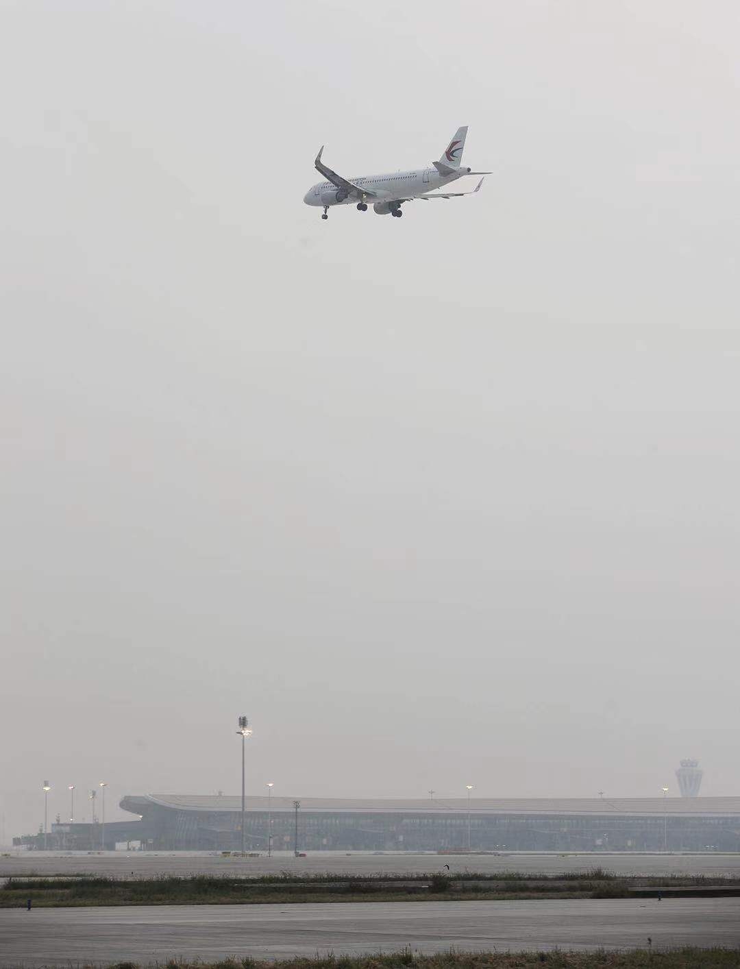 東(dong) 航領銜大興(xing) 機場第二階段驗證試飛-香港空運