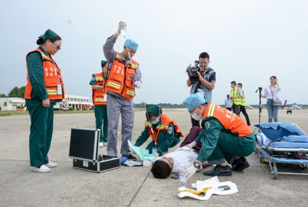 三峽機場開展“迎國慶、保軍(jun) 運”急救演練-阿聯酋的國際快遞