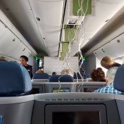 達美航空客機8分鍾內驟降3萬英尺 安全備降坦帕-伊朗的空運