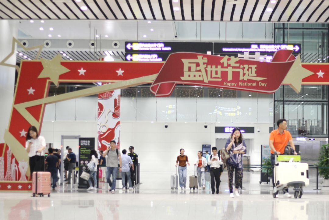 廣州白雲(yun) 機場：國慶長假兩(liang) 日來運行有序