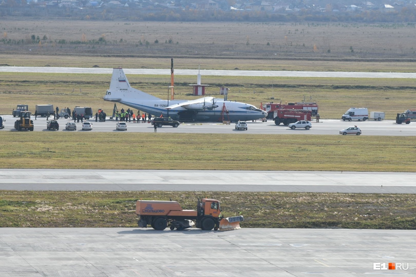 現場|俄安12飛機起落架故障以機腹迫降 無人傷(shang) 亡-海運價(jia) 格