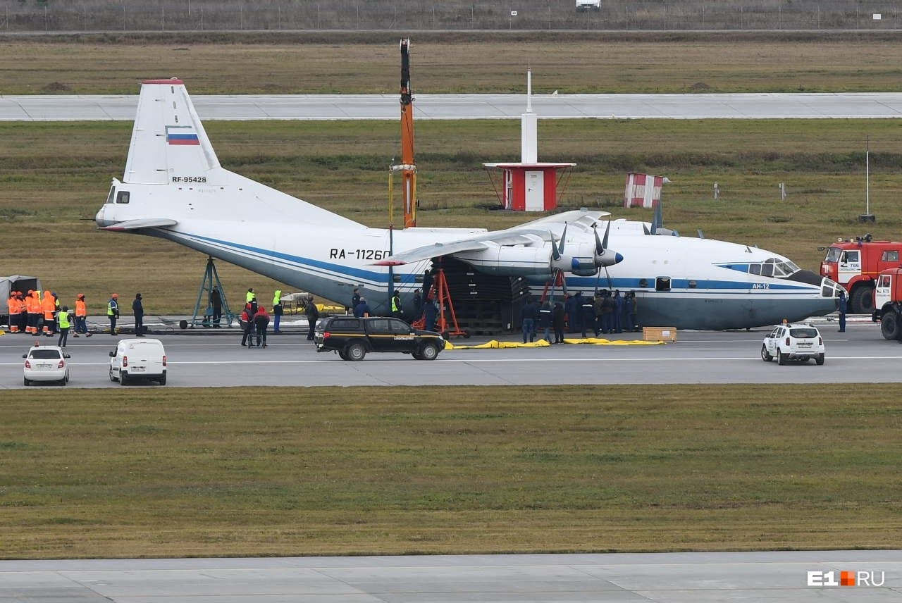 現場|俄安12飛機起落架故障以機腹迫降 無人傷(shang) 亡-海運價(jia) 格