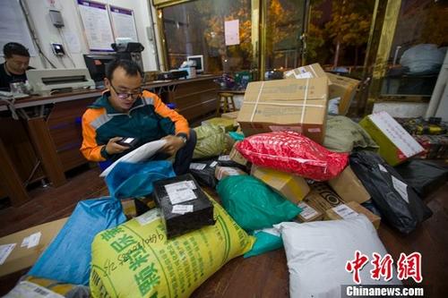 郵政局：基本實現村村直通郵 鄉(xiang) 鎮快遞網點覆蓋率達到95%（圖）