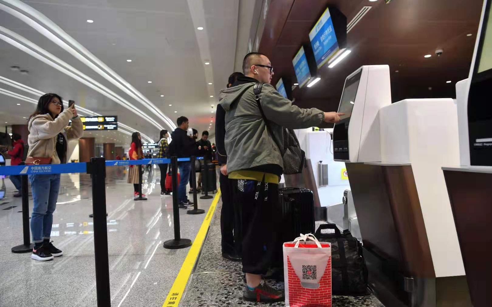 海運價(jia) 格-南航首批13條航線轉場大興(xing) 機場 部分航線機票銷售火爆
