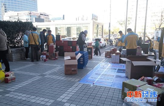 多家快遞企業(ye) 被指協同漲價(jia)  為(wei) 何漲價(jia) 總在“雙11”?
