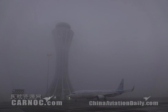 首都機場啟動定點除冰模式、大興(xing) 機場啟動低能見度運行程序