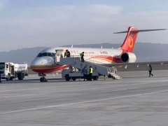 國際快遞拚箱價格-敦煌機場圓滿保障成都航空ARJ21-700型飛機訓練任務