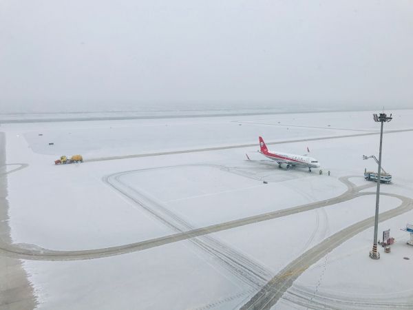 上海空運-吐魯番機場全力保障2019年首場降雪