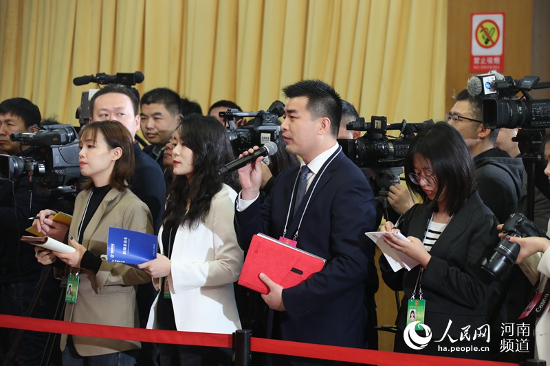 人民網記者提問河南省人大代表聚焦科技創新