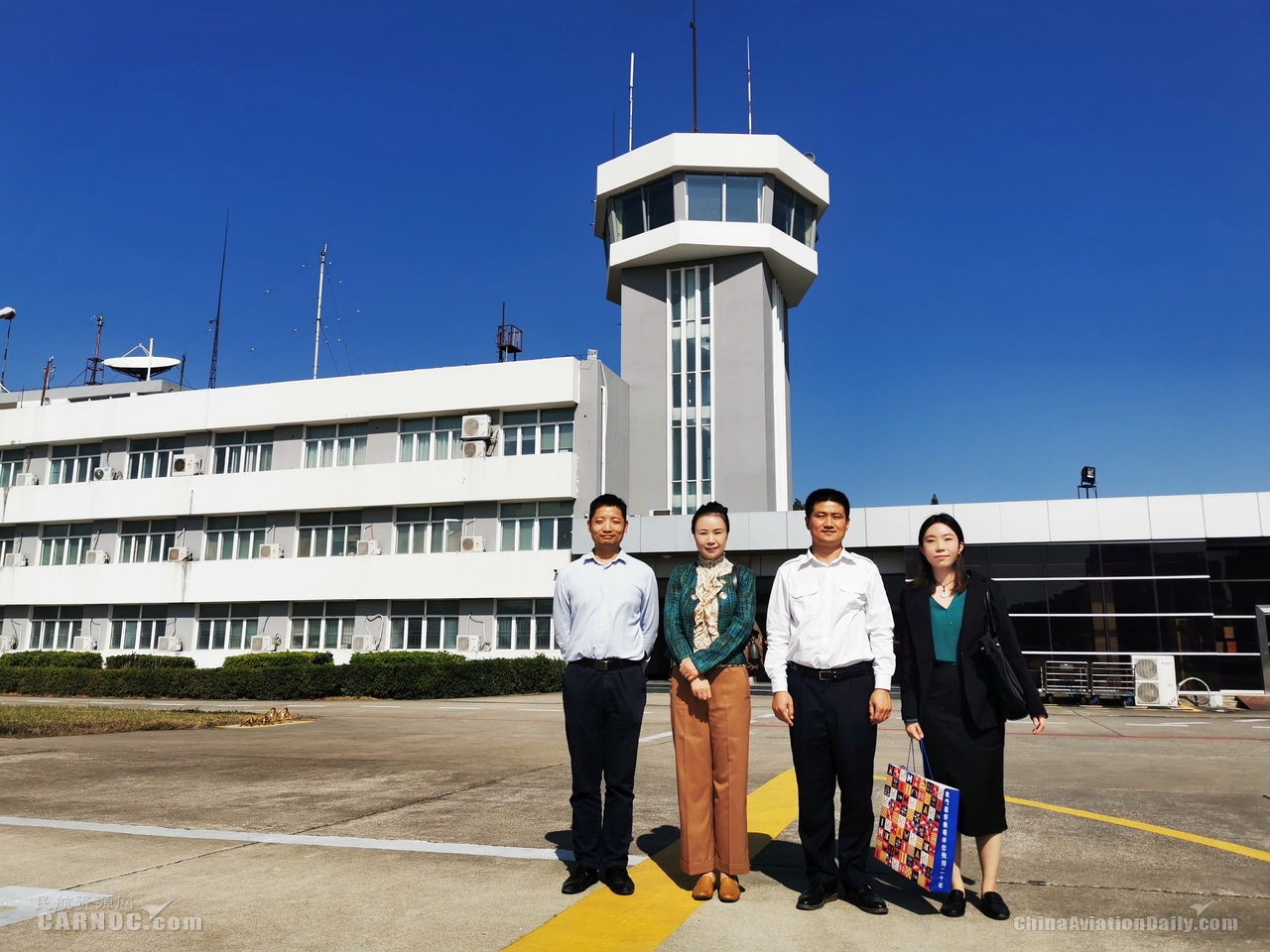 廣州海運公司-澳門機場代表拜訪深圳通用航空業(ye) 界