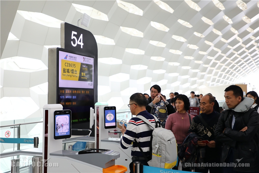 春運首日旅客體(ti) 驗“刷臉”乘機：深圳機場越來越方便了