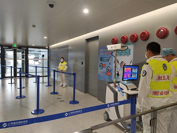 上海對武漢來滬航班上的旅客開展體(ti) 溫檢測
