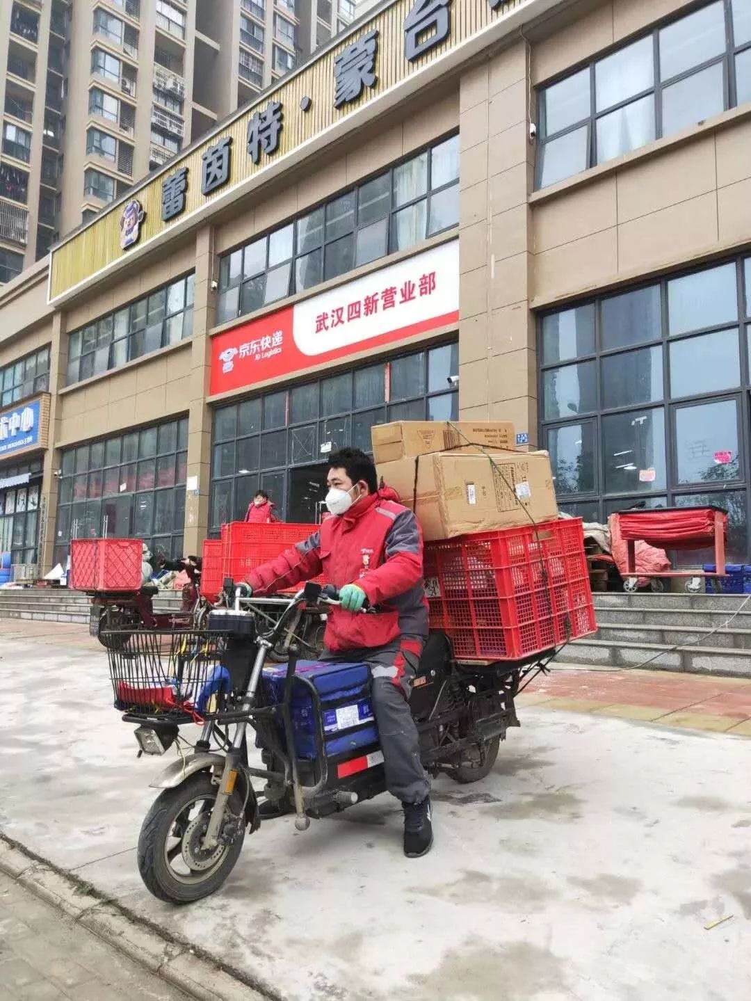 抗擊疫情！郵政、快遞企業(ye) 在行動！