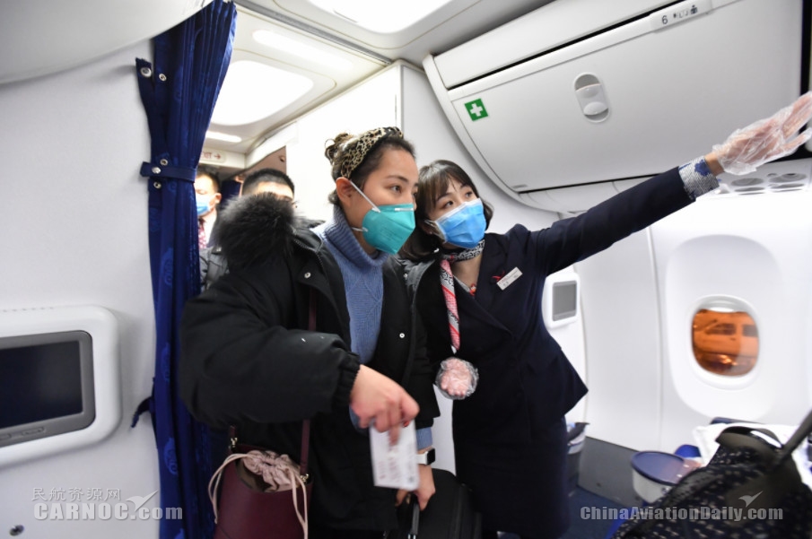 海運價(jia) 格-東(dong) 航包機伴著鼠年鍾聲起飛 運送上海首批136名醫護人員馳援武漢