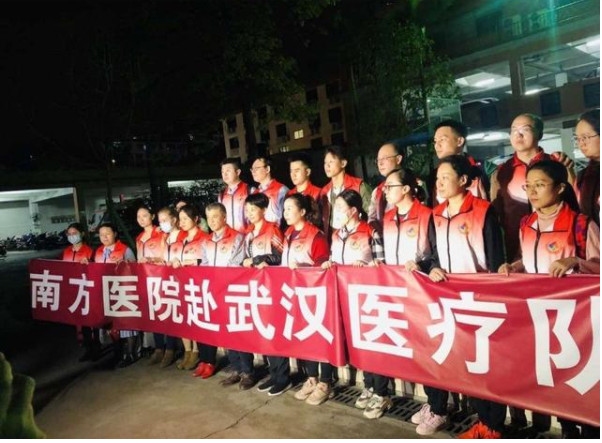 南方醫院抗非英雄團隊乘南航包機到達武漢