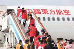 海運拚箱價格-東航第五架包機從昆明起飛馳援武漢
