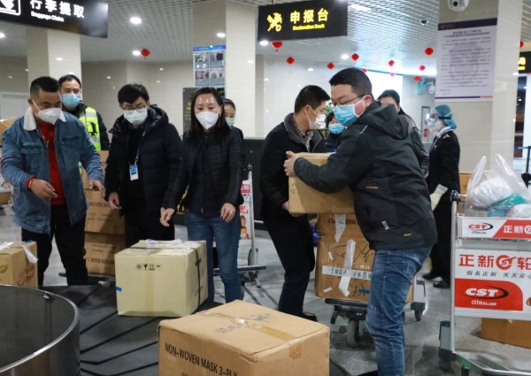 從(cong) 北京托運到美國-恩施機場完成海外首批募捐物資抵港保障