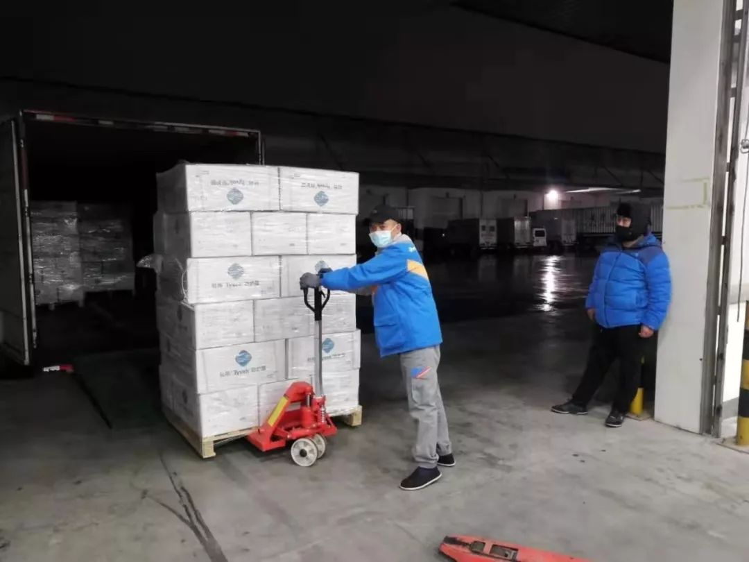 嘉定物流企業(ye) 星夜馳援，加配醫用物資抵達武漢