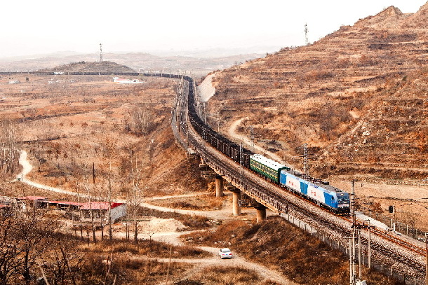 空運一噸貨物到洛杉磯-大秦鐵路3萬(wan) 噸組合列車試運行