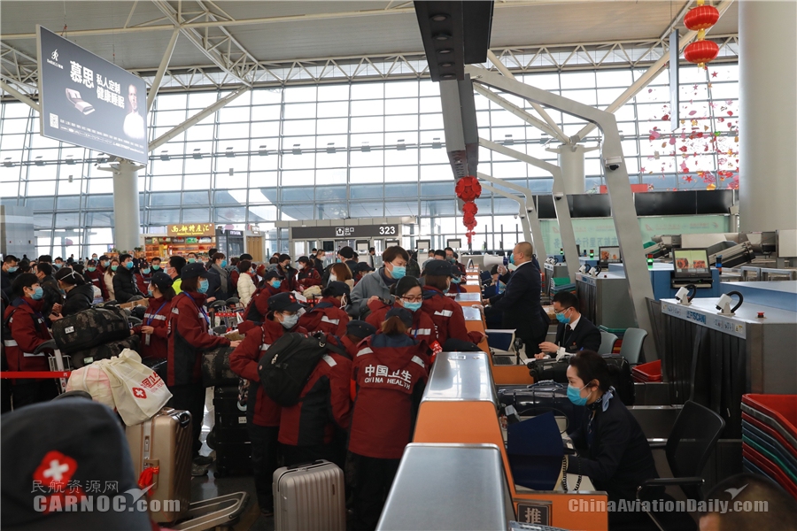 法國空運-1天3架 東(dong) 航包機運送南京西安太原三地的357名醫護人員再援武漢