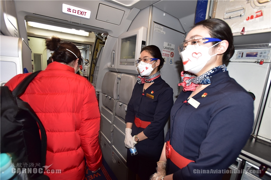 法國空運-1天3架 東(dong) 航包機運送南京西安太原三地的357名醫護人員再援武漢